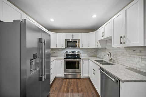 Tiny photo for 3030 Pheasant Creek Drive #402, Northbrook, IL 60062 (MLS # 12583042)