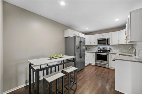 Tiny photo for 3030 Pheasant Creek Drive #402, Northbrook, IL 60062 (MLS # 12583042)