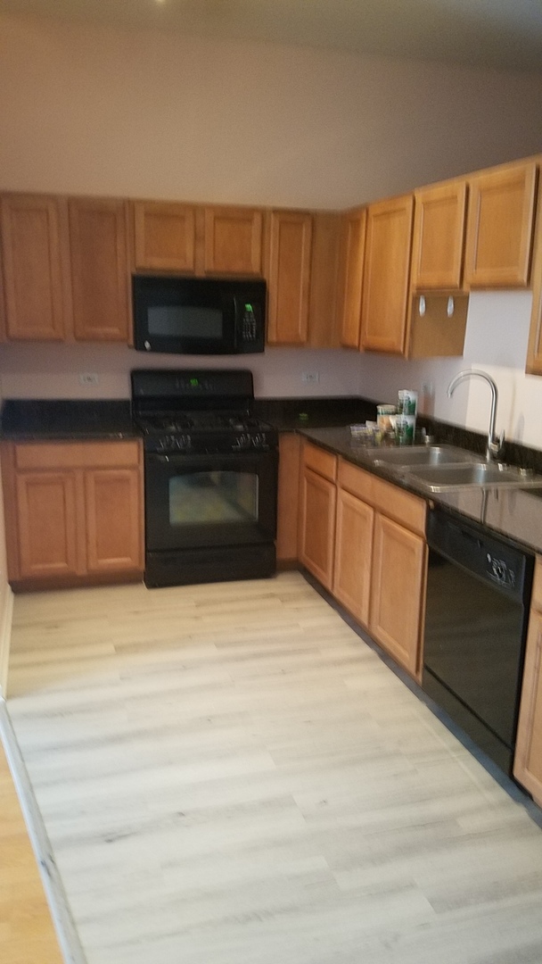 950 W Leland Avenue 305