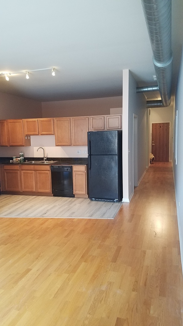 950 W Leland Avenue 305