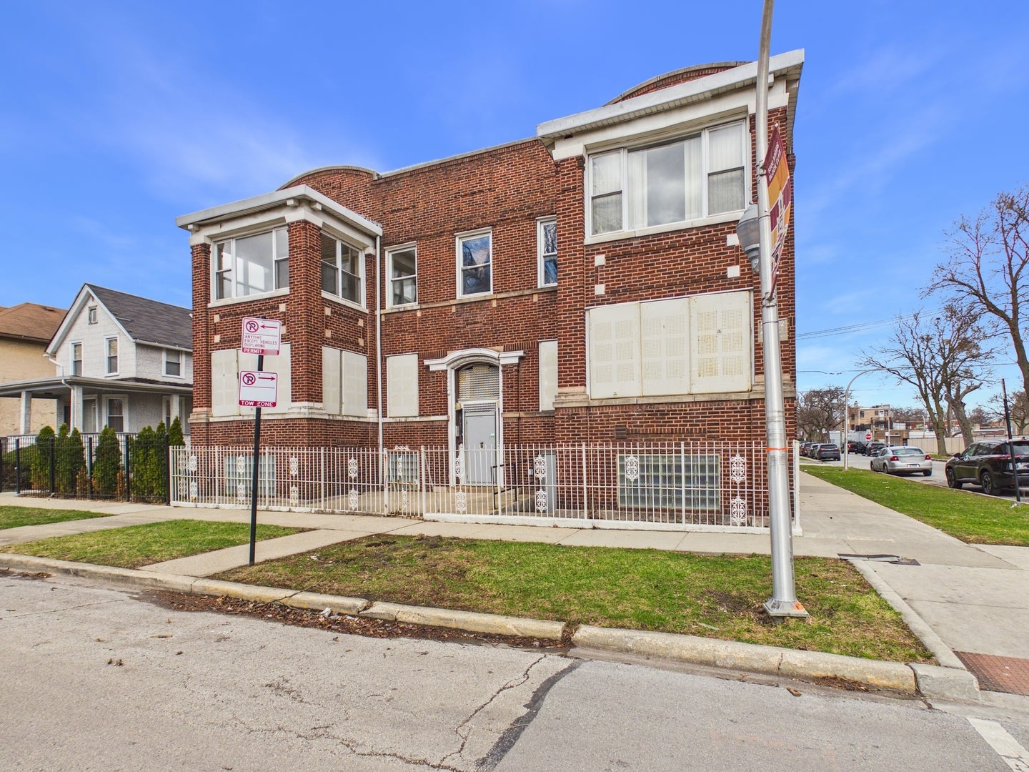 5500 W Adams Street