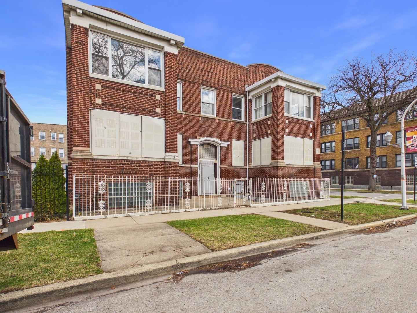 5500 W Adams Street
