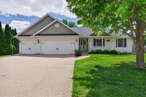 Photo of 2335 E 57TH Street, Davenport, IA 52807 (MLS # 12653982)