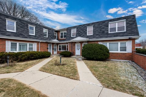 Tiny photo for 2612 W Pratt Boulevard, Chicago, IL 60645 (MLS # 12577831)