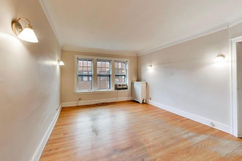 Tiny photo for 730 Hinman Avenue #3W, Evanston, IL 60202 (MLS # 12696839)