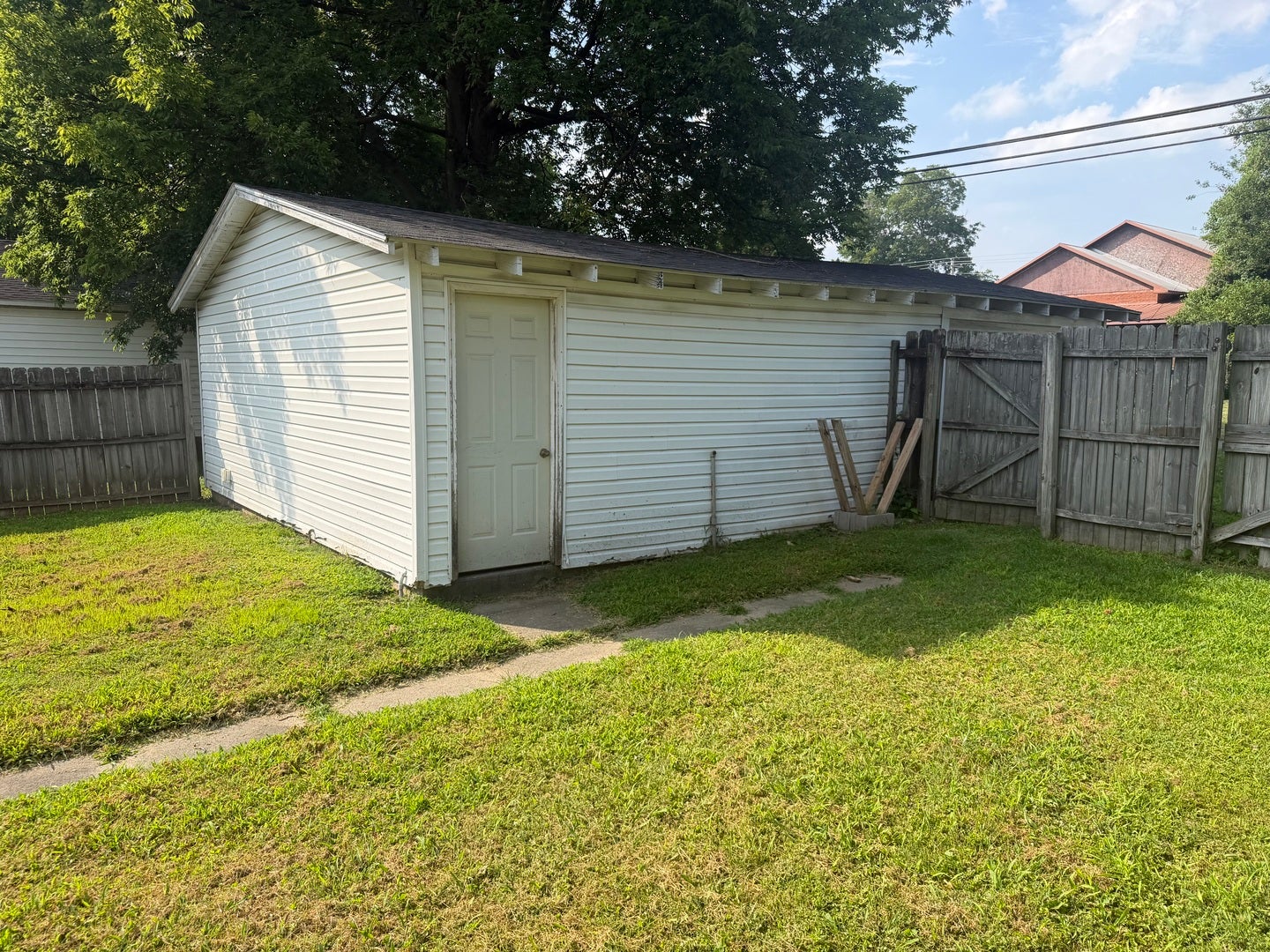 307 W 6th Street