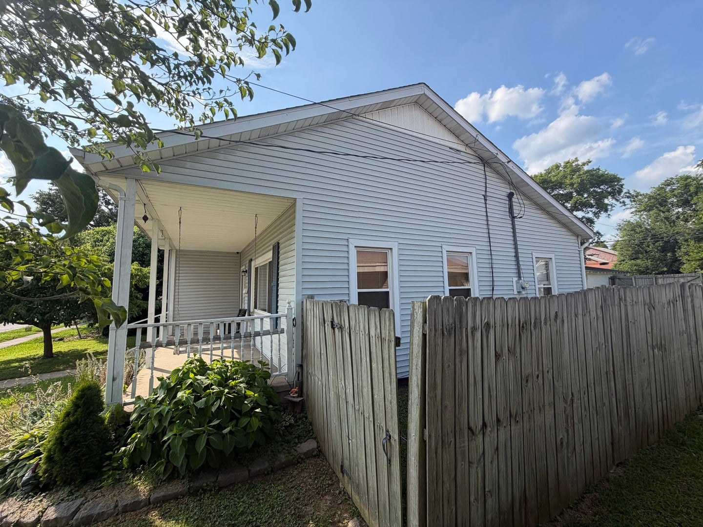 307 W 6th Street