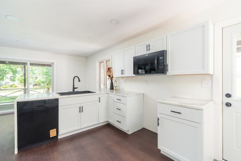 Tiny photo for 1110 5th Street, Mendota, IL 61342 (MLS # 12486254)