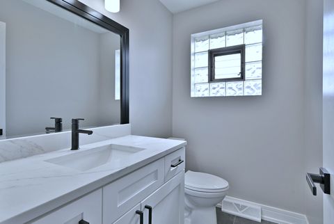 Tiny photo for 5435 N Mobile Avenue, Chicago, IL 60630 (MLS # 12598161)