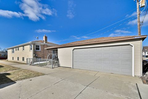 Tiny photo for 5435 N Mobile Avenue, Chicago, IL 60630 (MLS # 12598161)