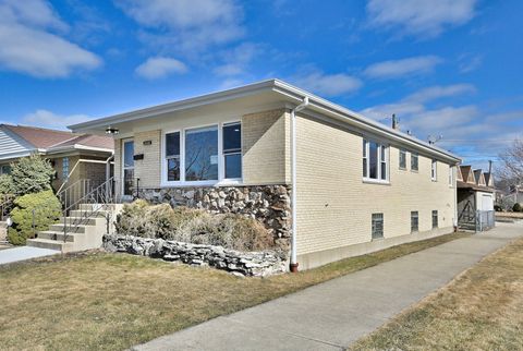 Tiny photo for 5435 N Mobile Avenue, Chicago, IL 60630 (MLS # 12598161)