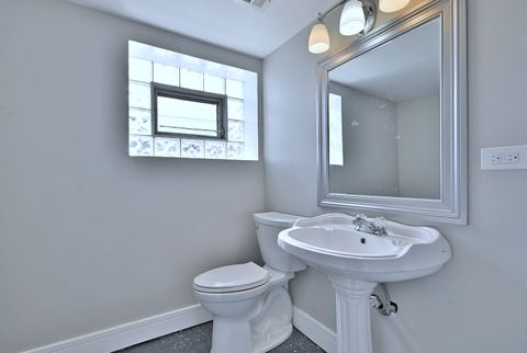 Tiny photo for 5435 N Mobile Avenue, Chicago, IL 60630 (MLS # 12598161)