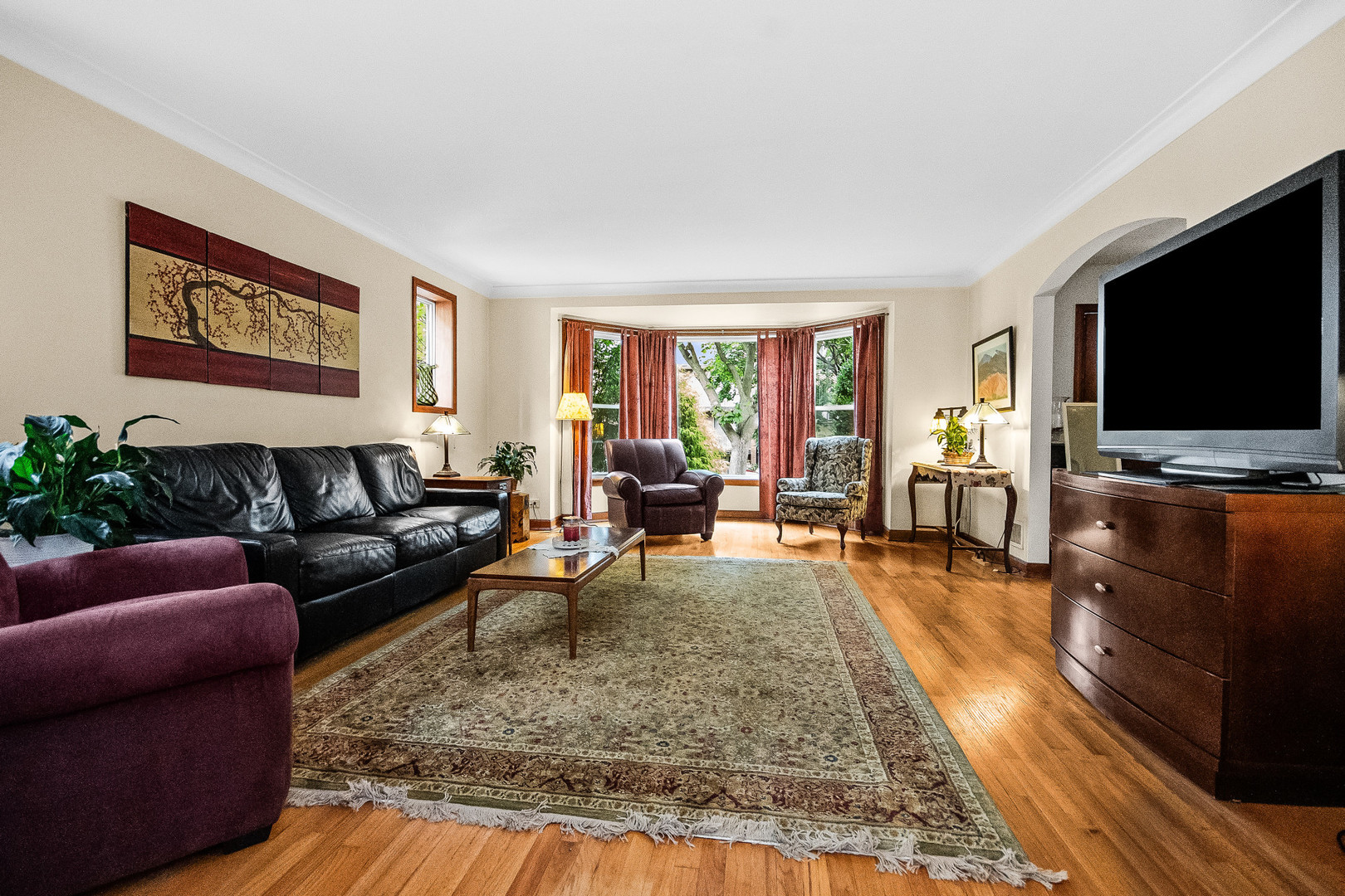 5706 N Mozart Street