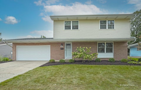 Photo of 1713 Oak Street, St. Charles, IL 60174 (MLS # 12759760)