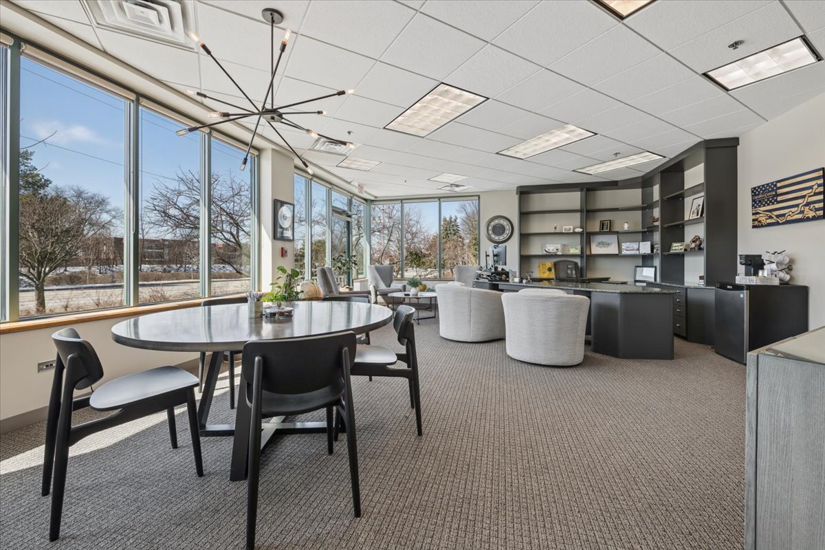 1150 W Northwest Highway