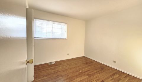 Tiny photo for 1360 Devonshire Lane, Hoffman Estates, IL 60169 (MLS # 12548114)