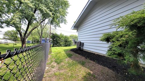 Tiny photo for 1360 Devonshire Lane, Hoffman Estates, IL 60169 (MLS # 12548114)