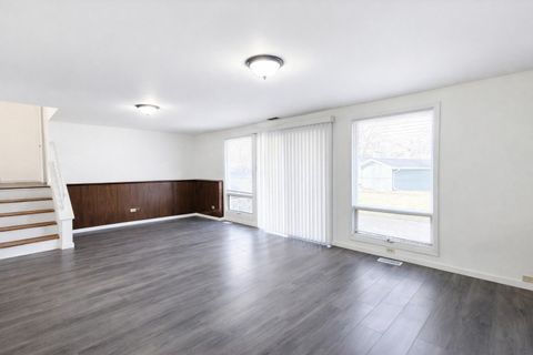 Tiny photo for 1360 Devonshire Lane, Hoffman Estates, IL 60169 (MLS # 12548114)