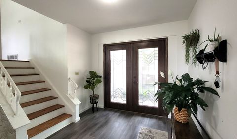 Tiny photo for 1360 Devonshire Lane, Hoffman Estates, IL 60169 (MLS # 12548114)