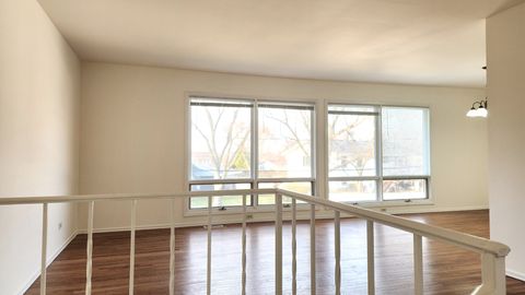 Tiny photo for 1360 Devonshire Lane, Hoffman Estates, IL 60169 (MLS # 12548114)