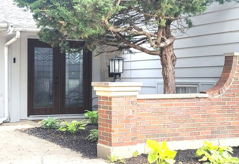 Tiny photo for 1360 Devonshire Lane, Hoffman Estates, IL 60169 (MLS # 12548114)