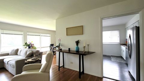 Tiny photo for 1360 Devonshire Lane, Hoffman Estates, IL 60169 (MLS # 12548114)