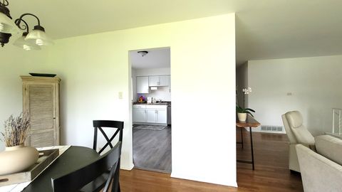 Tiny photo for 1360 Devonshire Lane, Hoffman Estates, IL 60169 (MLS # 12548114)