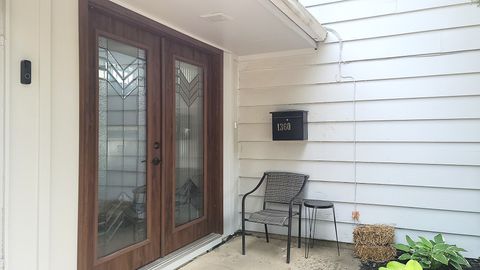 Tiny photo for 1360 Devonshire Lane, Hoffman Estates, IL 60169 (MLS # 12548114)