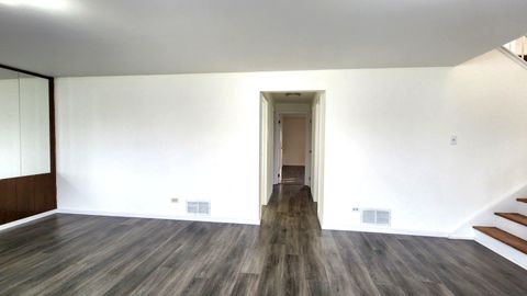 Tiny photo for 1360 Devonshire Lane, Hoffman Estates, IL 60169 (MLS # 12548114)