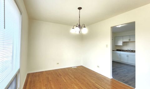 Tiny photo for 1360 Devonshire Lane, Hoffman Estates, IL 60169 (MLS # 12548114)