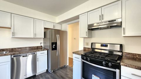 Tiny photo for 1360 Devonshire Lane, Hoffman Estates, IL 60169 (MLS # 12548114)