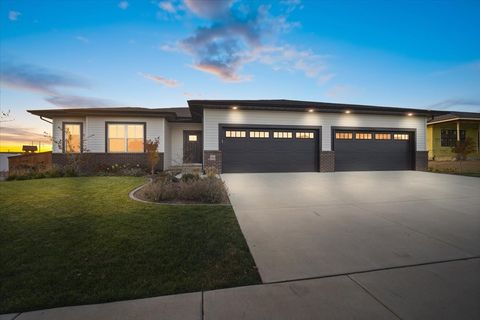 Photo of 21 Brookstone Circle, Bloomington, IL 61704 (MLS # 12507221)