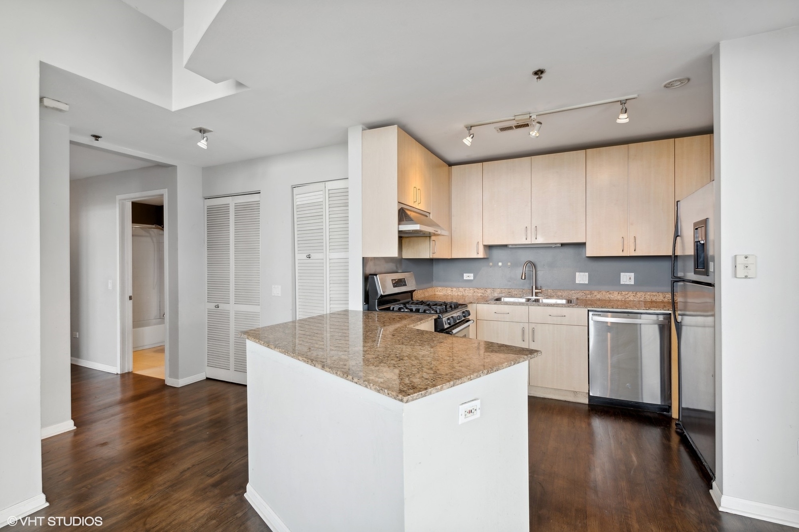 1201 W ADAMS Street 811