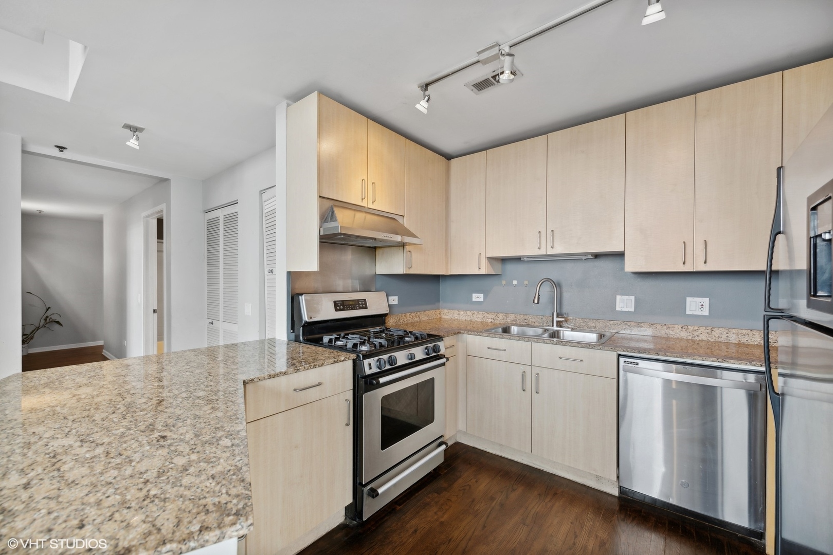 1201 W ADAMS Street 811