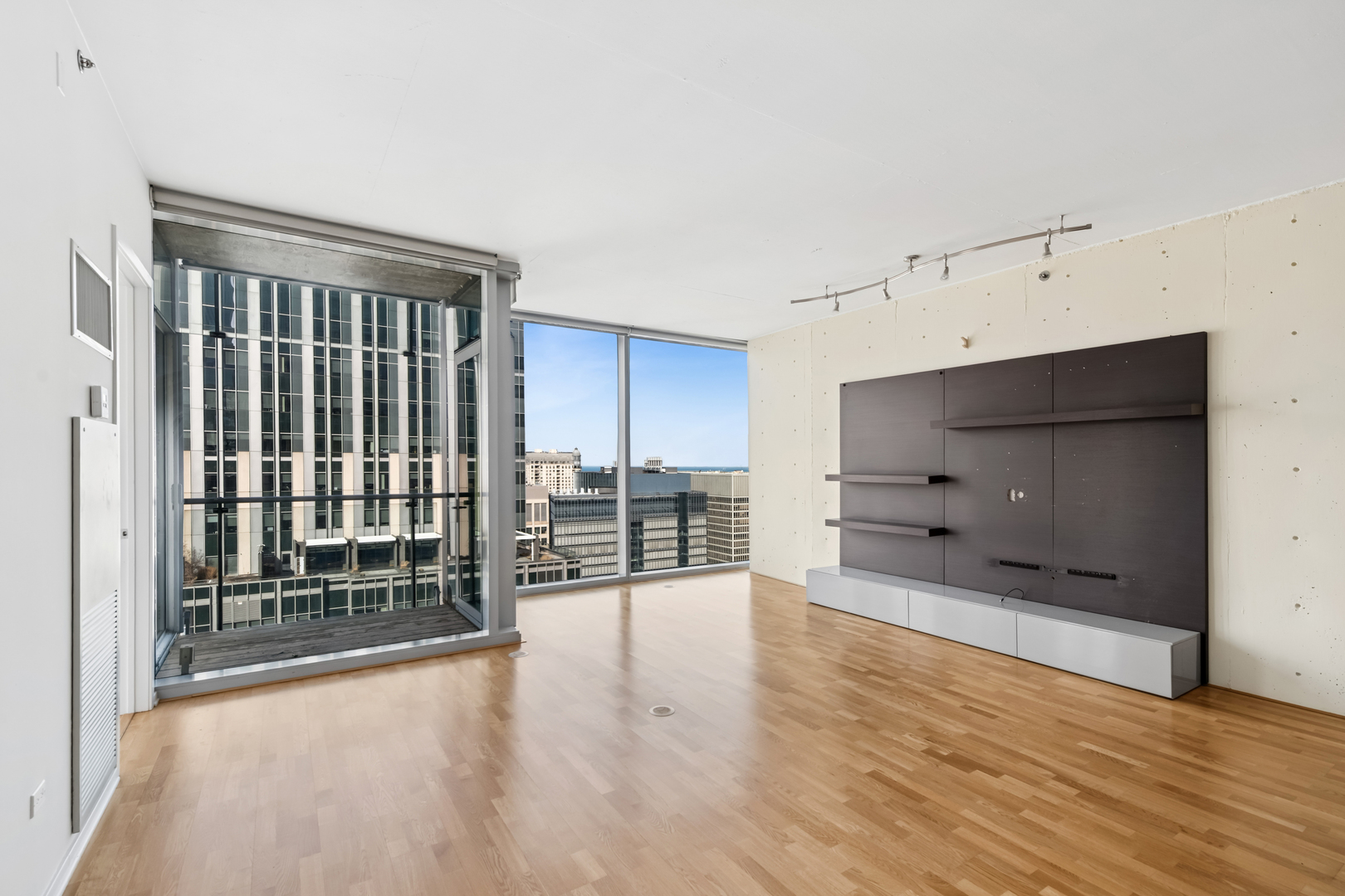 600 N Fairbanks Court 2805