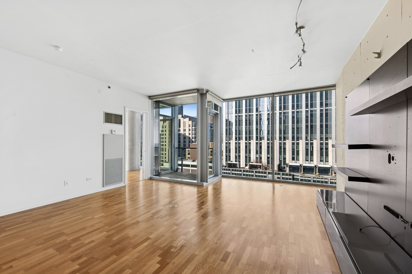 600 N Fairbanks Court 2805