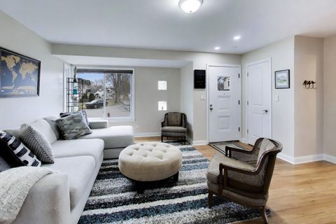 Tiny photo for 1120 N Haddow Avenue, Arlington Heights, IL 60004 (MLS # 12584599)