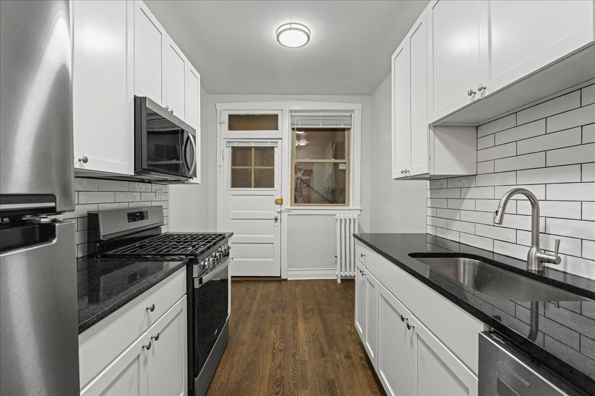 905 W Altgeld Street 1B