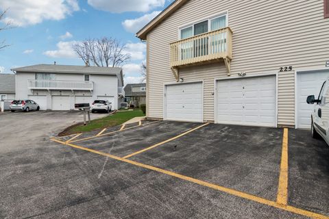 Tiny photo for 225 Foxhead Court #B, Bolingbrook, IL 60440 (MLS # 12612396)