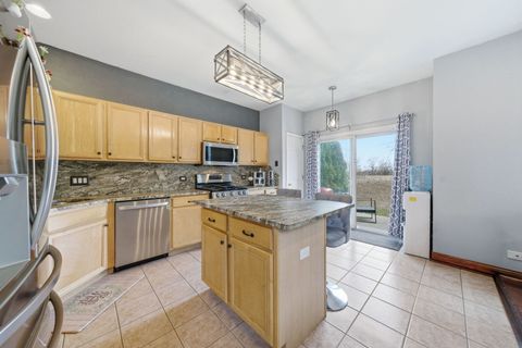 Tiny photo for 2021 CYPRESS Court, Glendale Heights, IL 60139 (MLS # 12602093)