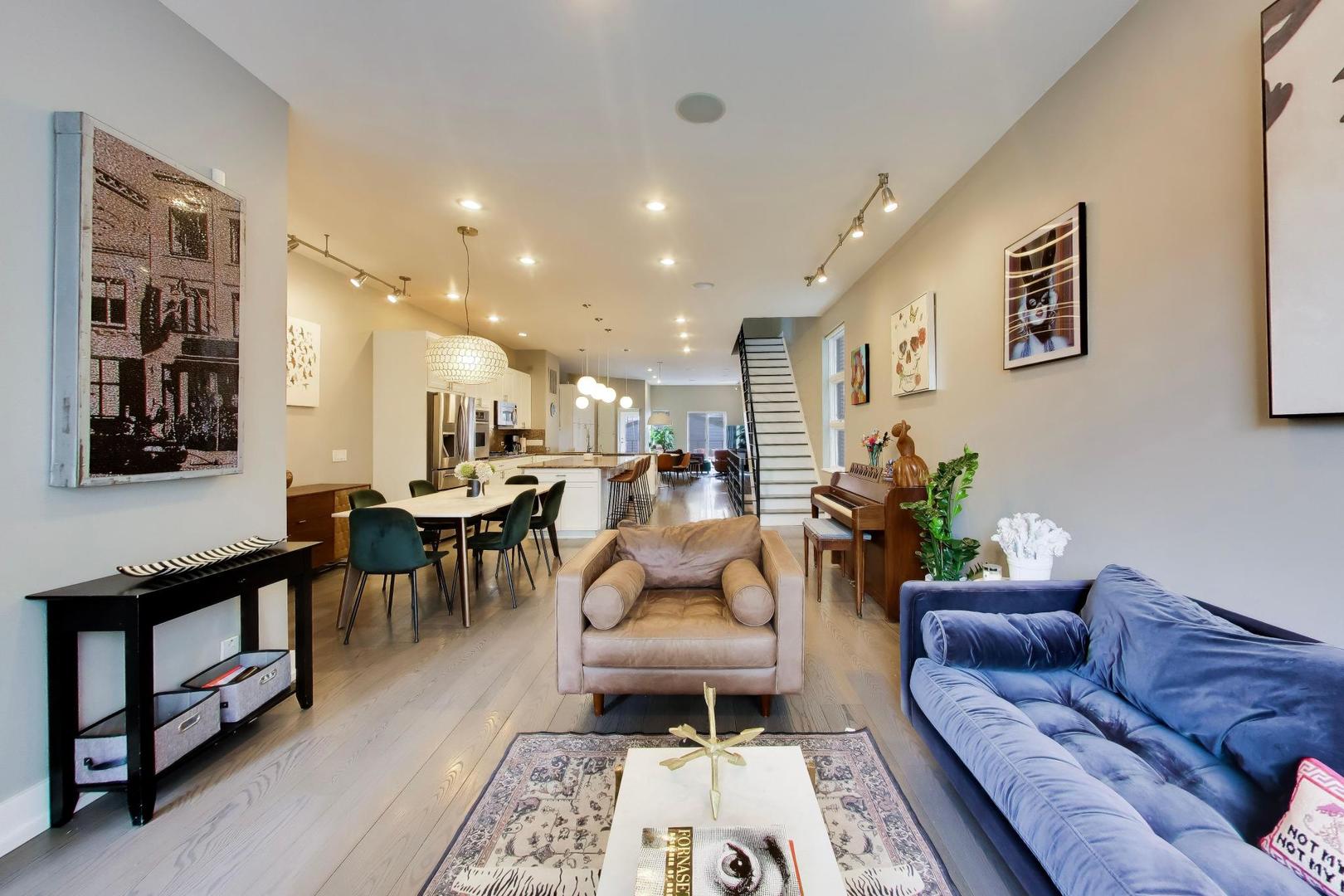 2241 W Melrose Street