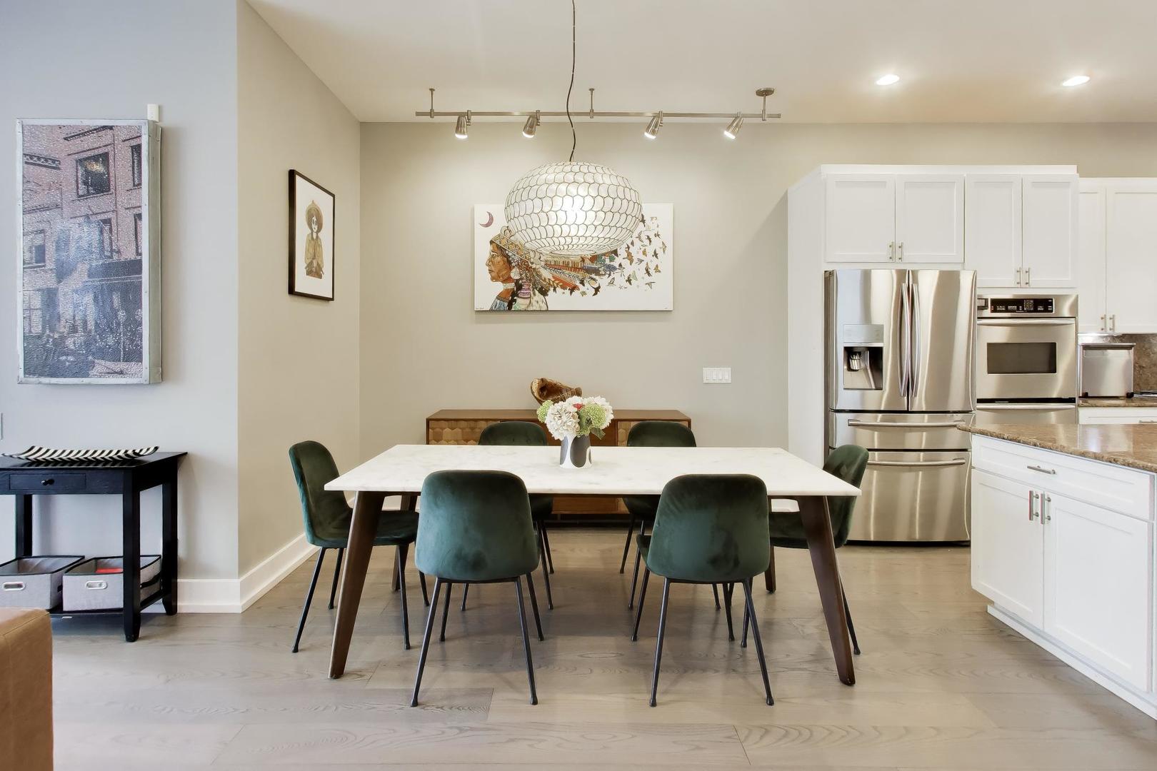 2241 W Melrose Street