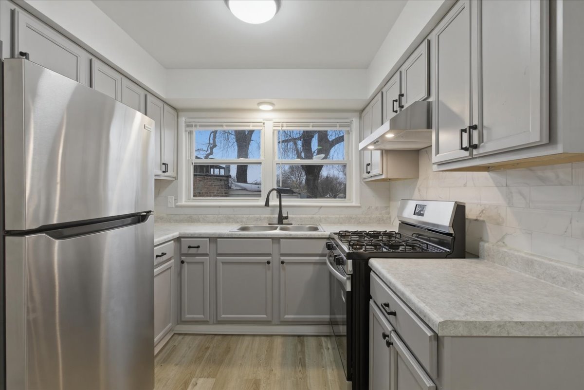 8921 S Cottage Grove Avenue 3E