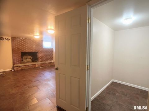 Tiny photo for 404 S ORCHARD Drive, Carbondale, IL 62901 (MLS # EB459988)