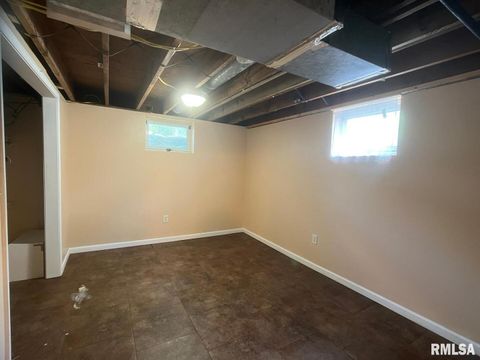 Tiny photo for 404 S ORCHARD Drive, Carbondale, IL 62901 (MLS # EB459988)