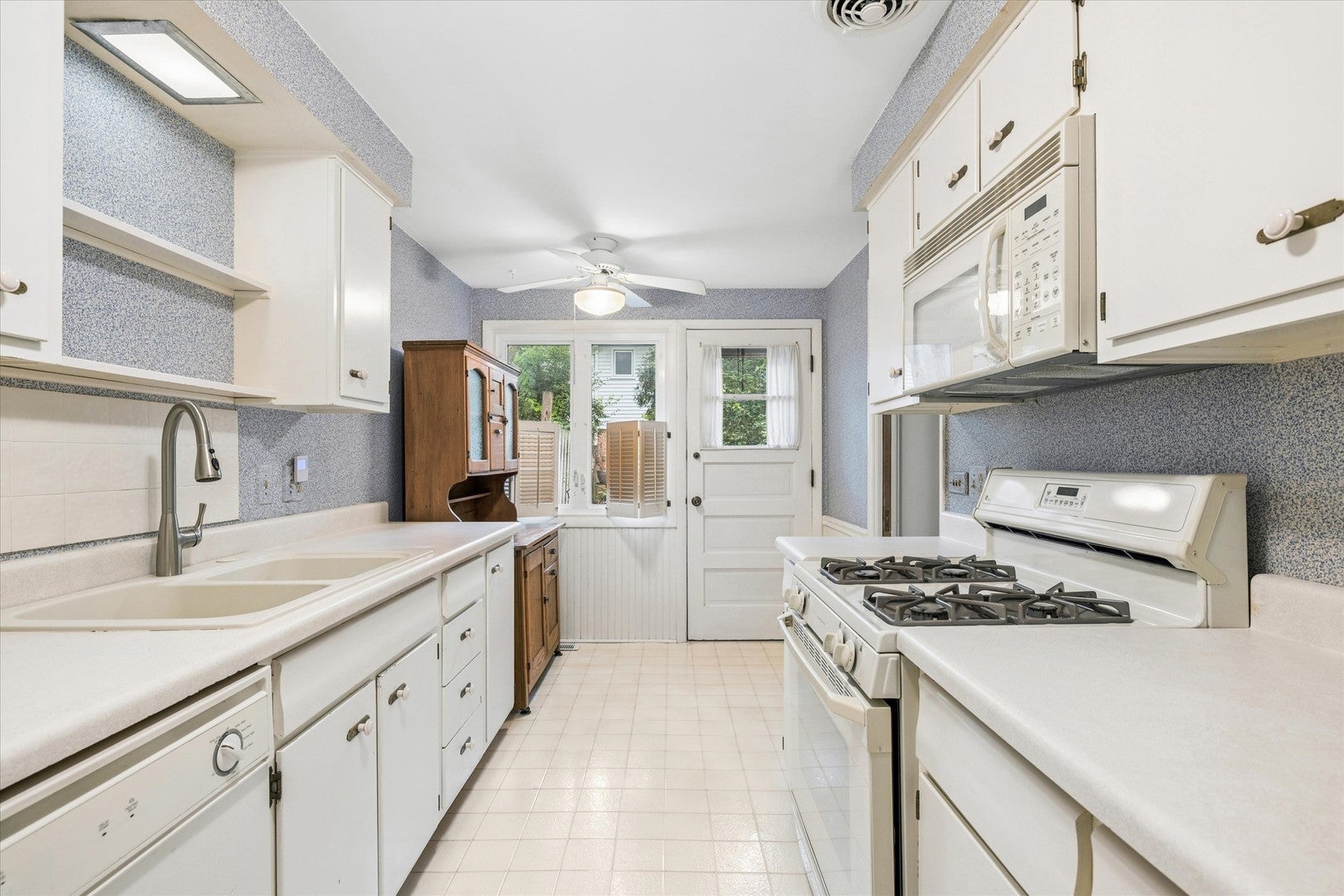 114 N Peartree Lane