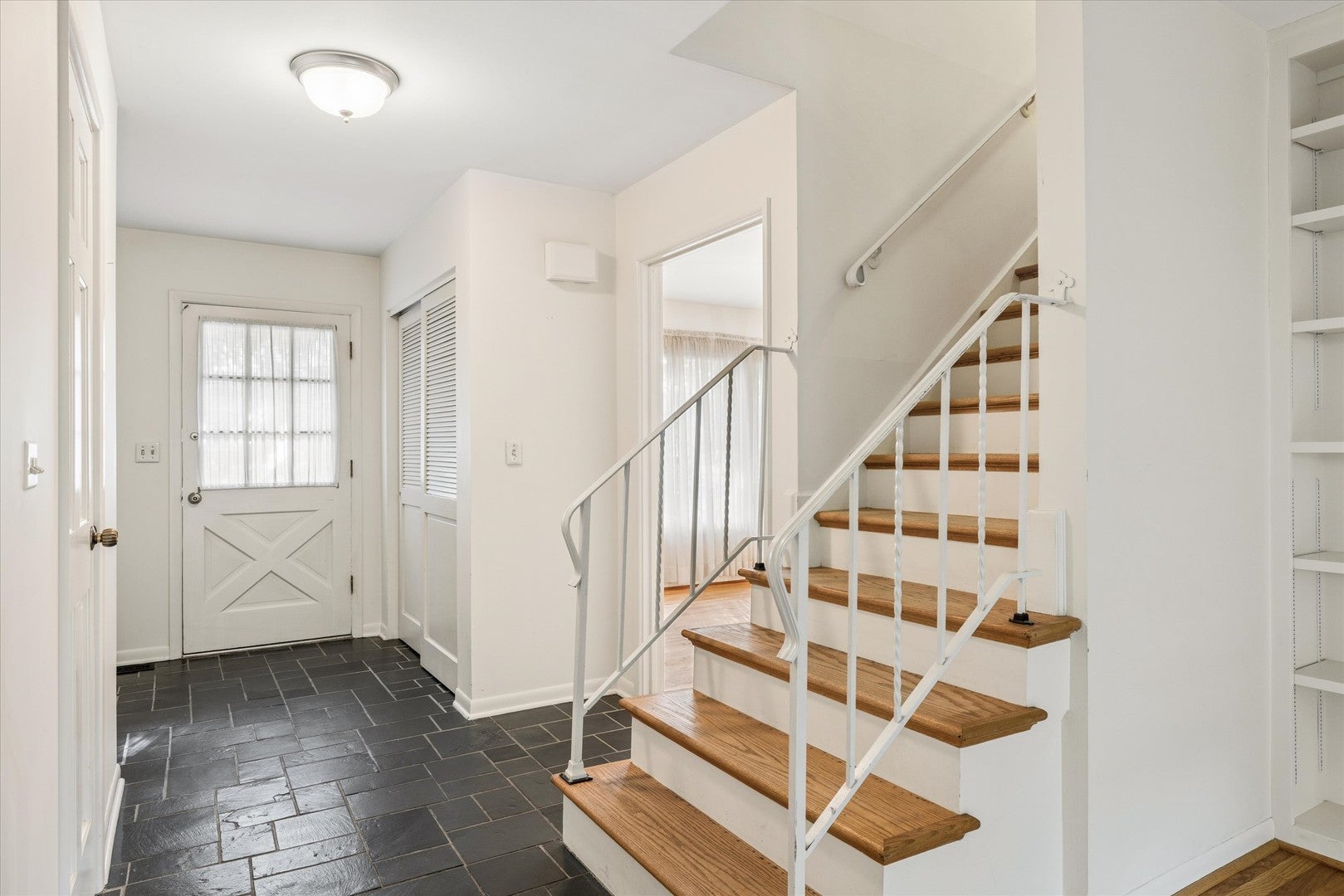 114 N Peartree Lane