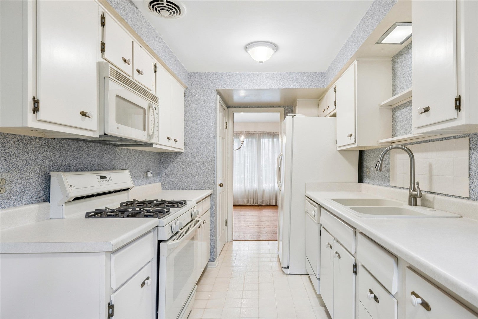 114 N Peartree Lane