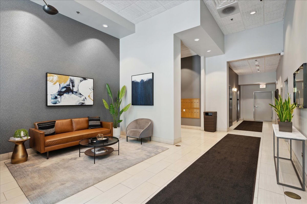 400 W Ontario Street 608