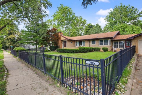 Tiny photo for 305 Colton Avenue, Bloomington, IL 61701 (MLS # 12706758)